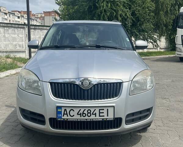 Серый Шкода Фабия, объемом двигателя 1.2 л и пробегом 188 тыс. км за 4300 $, фото 1 на Automoto.ua
