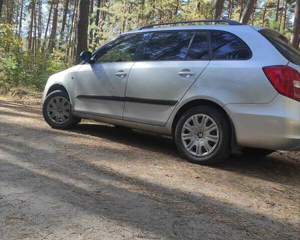 Серый Шкода Фабия, объемом двигателя 1.9 л и пробегом 304 тыс. км за 4600 $, фото 1 на Automoto.ua