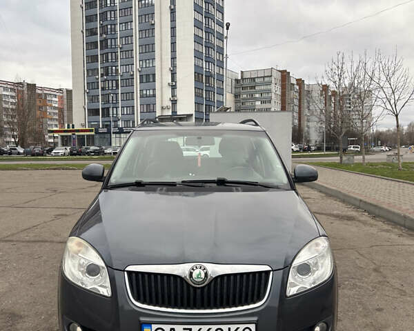 Серый Шкода Фабия, объемом двигателя 1.39 л и пробегом 145 тыс. км за 5200 $, фото 1 на Automoto.ua