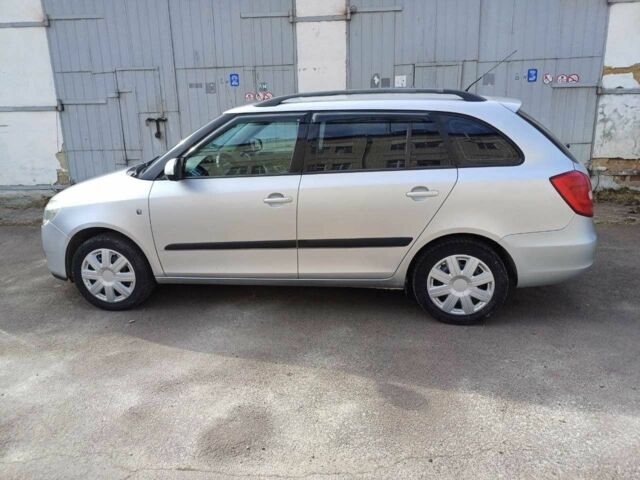 Сірий Шкода Фабія, об'ємом двигуна 1.4 л та пробігом 15 тис. км за 4300 $, фото 1 на Automoto.ua