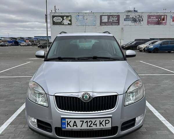 Серый Шкода Фабия, объемом двигателя 1.4 л и пробегом 215 тыс. км за 5800 $, фото 1 на Automoto.ua