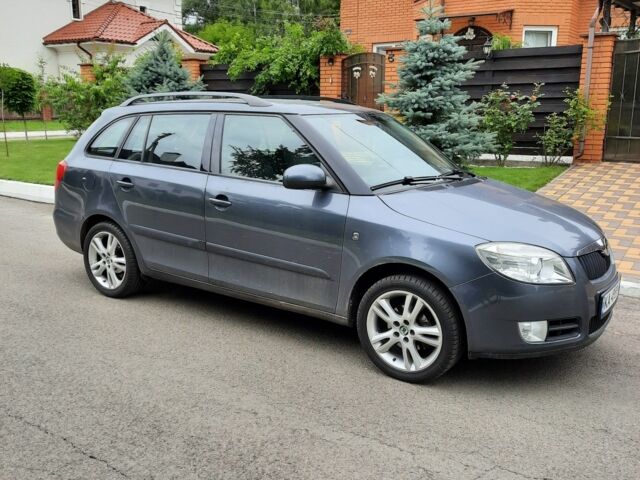 Серый Шкода Фабия, объемом двигателя 1.6 л и пробегом 180 тыс. км за 6500 $, фото 1 на Automoto.ua