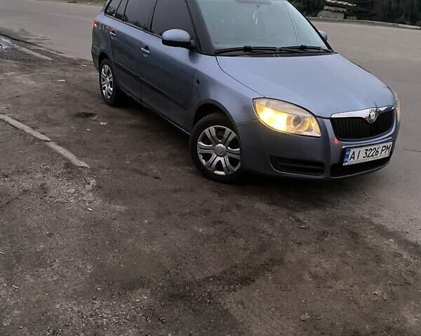 Сірий Шкода Фабія, об'ємом двигуна 1.39 л та пробігом 479 тис. км за 3550 $, фото 1 на Automoto.ua