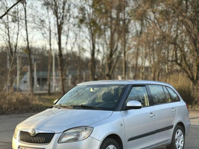 Серый Шкода Фабия, объемом двигателя 1.4 л и пробегом 270 тыс. км за 3200 $, фото 1 на Automoto.ua