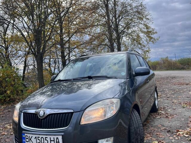 Сірий Шкода Фабія, об'ємом двигуна 1.4 л та пробігом 221 тис. км за 5000 $, фото 1 на Automoto.ua
