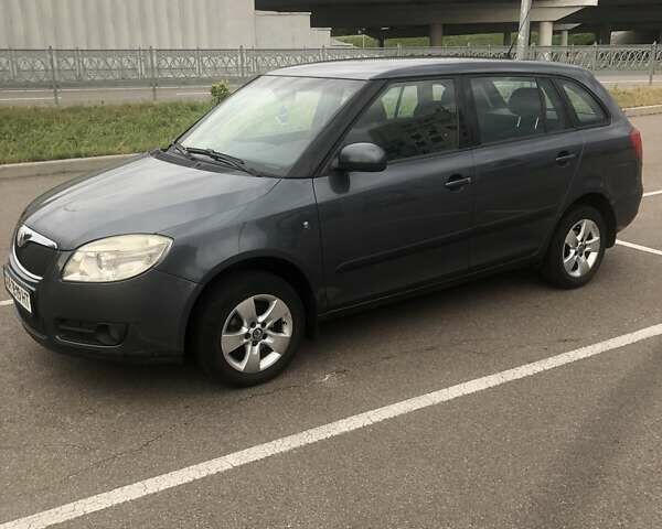 Серый Шкода Фабия, объемом двигателя 1.39 л и пробегом 255 тыс. км за 5300 $, фото 1 на Automoto.ua