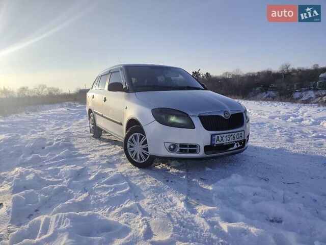 Сірий Шкода Фабія, об'ємом двигуна 1.39 л та пробігом 296 тис. км за 4200 $, фото 1 на Automoto.ua