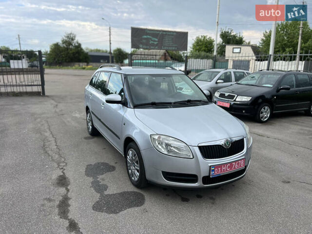 Шкода Фабия 2008 в Чернигове на Automoto.ua Серый Шкода Фабия, объемом двигателя 1.39 л и пробегом 240 тыс. км за 5600 $, фото 1 на Automoto.ua