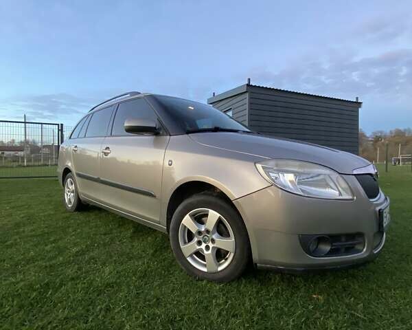 Серый Шкода Фабия, объемом двигателя 1.4 л и пробегом 310 тыс. км за 4200 $, фото 1 на Automoto.ua