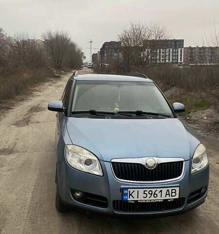 Серый Шкода Фабия, объемом двигателя 1.4 л и пробегом 395 тыс. км за 4200 $, фото 1 на Automoto.ua
