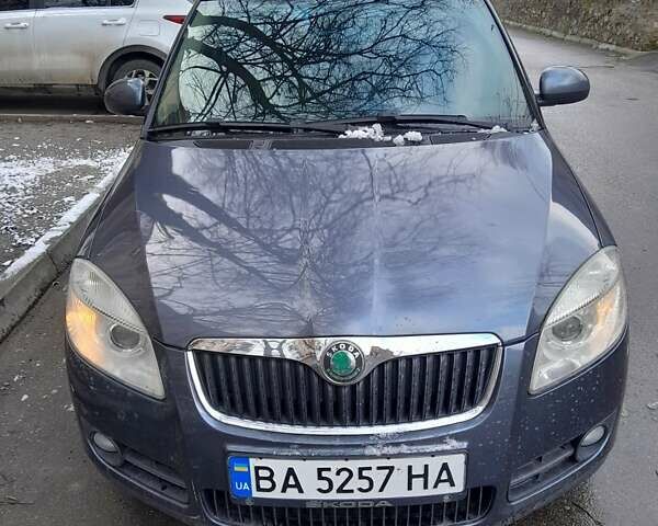 Серый Шкода Фабия, объемом двигателя 1.2 л и пробегом 220 тыс. км за 4500 $, фото 1 на Automoto.ua
