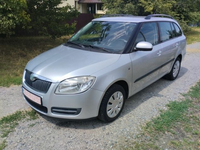 Серый Шкода Фабия, объемом двигателя 0 л и пробегом 220 тыс. км за 5300 $, фото 1 на Automoto.ua
