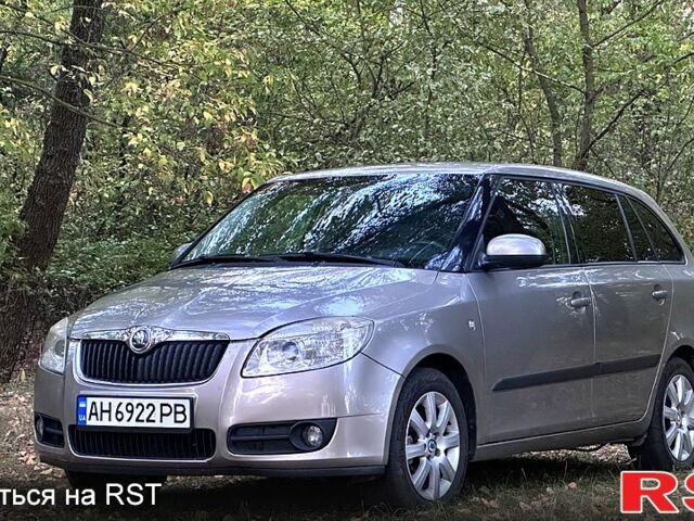 Серый Шкода Фабия, объемом двигателя 1.4 л и пробегом 23000 тыс. км за 3850 $, фото 1 на Automoto.ua