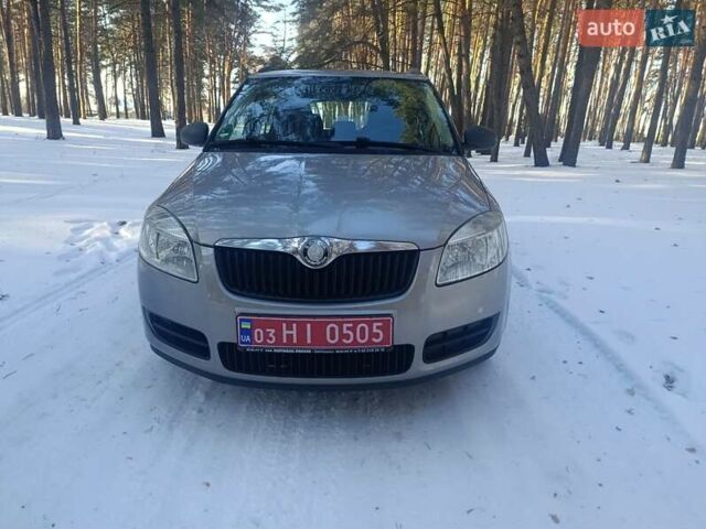 Серый Шкода Фабия, объемом двигателя 1.4 л и пробегом 224 тыс. км за 6200 $, фото 1 на Automoto.ua