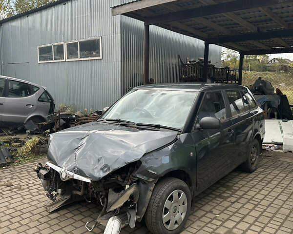 Серый Шкода Фабия, объемом двигателя 1.2 л и пробегом 383 тыс. км за 1650 $, фото 1 на Automoto.ua