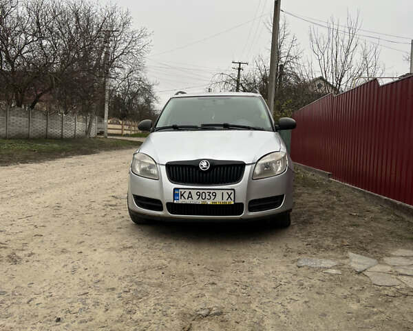 Сірий Шкода Фабія, об'ємом двигуна 1.2 л та пробігом 222 тис. км за 3500 $, фото 1 на Automoto.ua