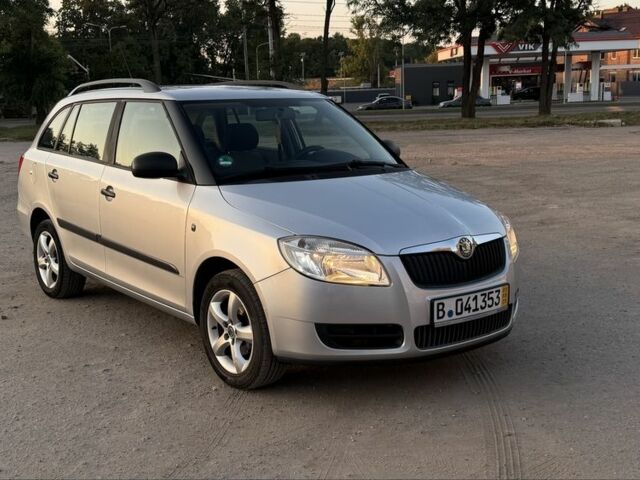 Серый Шкода Фабия, объемом двигателя 0 л и пробегом 197 тыс. км за 5500 $, фото 1 на Automoto.ua