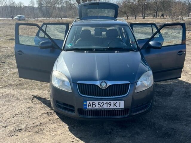 Серый Шкода Фабия, объемом двигателя 1.6 л и пробегом 227 тыс. км за 5500 $, фото 1 на Automoto.ua