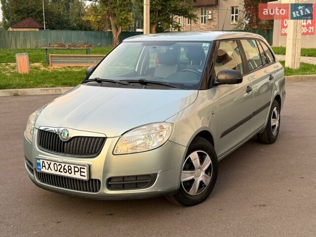 Серый Шкода Фабия, объемом двигателя 1.2 л и пробегом 235 тыс. км за 3999 $, фото 1 на Automoto.ua