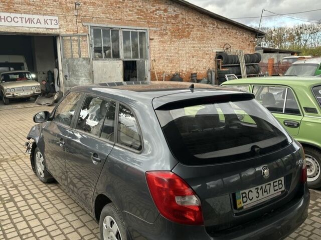 Серый Шкода Фабия, объемом двигателя 1.2 л и пробегом 300 тыс. км за 1000 $, фото 1 на Automoto.ua