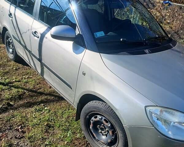 Серый Шкода Фабия, объемом двигателя 1.2 л и пробегом 237 тыс. км за 4200 $, фото 1 на Automoto.ua