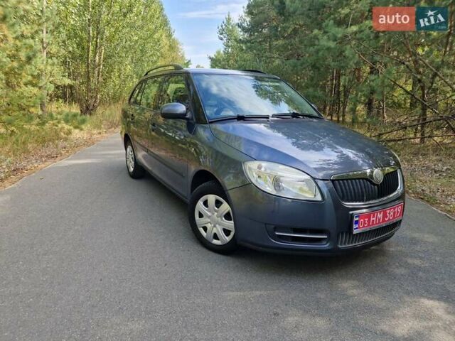 Серый Шкода Фабия, объемом двигателя 1.2 л и пробегом 180 тыс. км за 4950 $, фото 1 на Automoto.ua