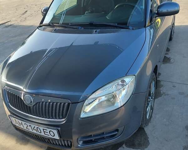 Серый Шкода Фабия, объемом двигателя 1.4 л и пробегом 221 тыс. км за 6250 $, фото 1 на Automoto.ua