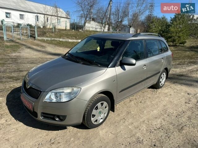 Серый Шкода Фабия, объемом двигателя 1.4 л и пробегом 130 тыс. км за 4900 $, фото 1 на Automoto.ua