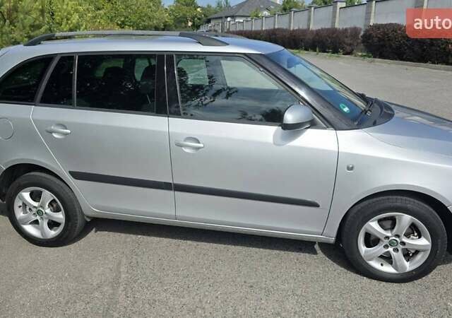 Сірий Шкода Фабія, об'ємом двигуна 1.6 л та пробігом 220 тис. км за 6000 $, фото 1 на Automoto.ua