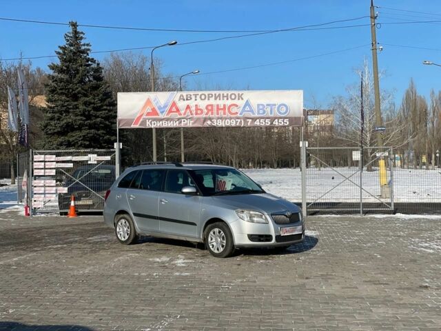 Серый Шкода Фабия, объемом двигателя 1.2 л и пробегом 220 тыс. км за 3500 $, фото 1 на Automoto.ua