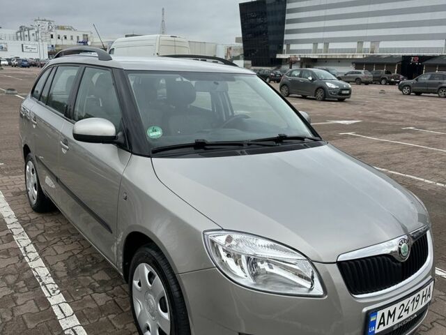 Серый Шкода Фабия, объемом двигателя 1.6 л и пробегом 232 тыс. км за 5850 $, фото 1 на Automoto.ua