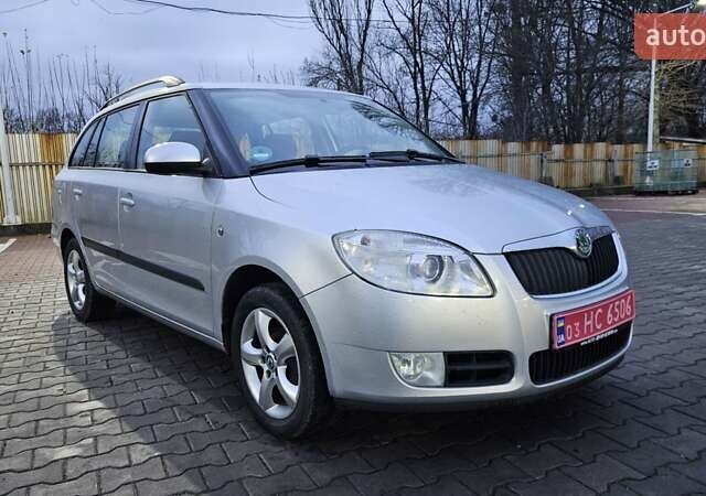 Серый Шкода Фабия, объемом двигателя 1.4 л и пробегом 211 тыс. км за 5450 $, фото 1 на Automoto.ua