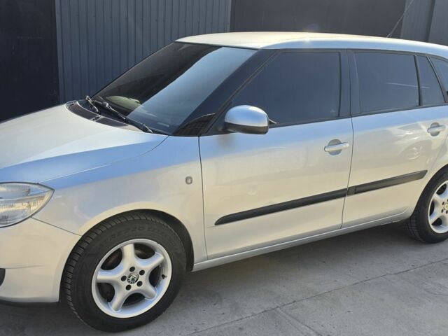 Серый Шкода Фабия, объемом двигателя 1.2 л и пробегом 235 тыс. км за 5800 $, фото 1 на Automoto.ua