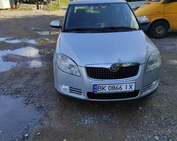 Сірий Шкода Фабія, об'ємом двигуна 1.42 л та пробігом 350 тис. км за 4500 $, фото 1 на Automoto.ua
