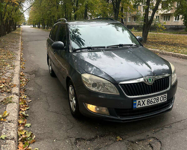 Серый Шкода Фабия, объемом двигателя 1.2 л и пробегом 295 тыс. км за 5200 $, фото 1 на Automoto.ua