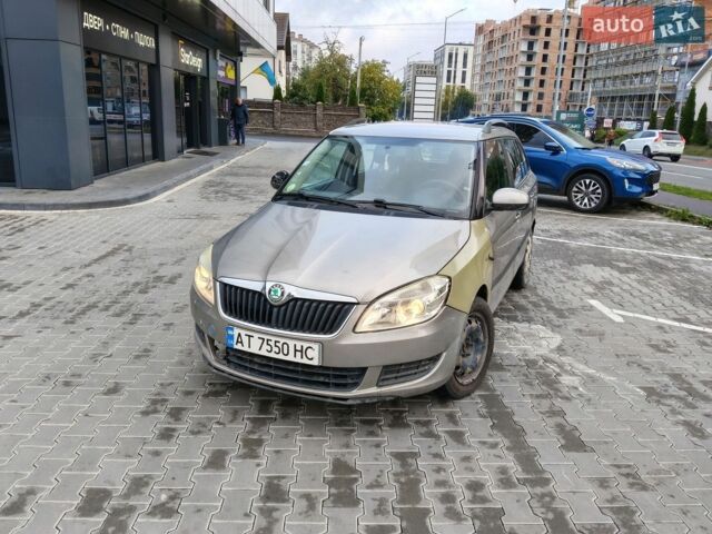 Сірий Шкода Фабія, об'ємом двигуна 1.6 л та пробігом 280 тис. км за 2600 $, фото 1 на Automoto.ua
