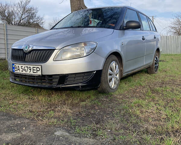 Сірий Шкода Фабія, об'ємом двигуна 1.6 л та пробігом 389 тис. км за 4200 $, фото 1 на Automoto.ua