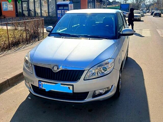 Серый Шкода Фабия, объемом двигателя 1.2 л и пробегом 250 тыс. км за 5500 $, фото 1 на Automoto.ua