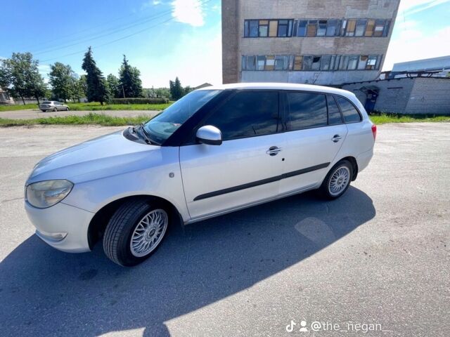 Сірий Шкода Фабія, об'ємом двигуна 1.4 л та пробігом 470 тис. км за 4744 $, фото 1 на Automoto.ua