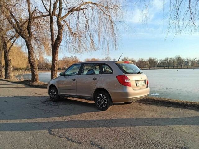 Серый Шкода Фабия, объемом двигателя 1.2 л и пробегом 244 тыс. км за 4199 $, фото 1 на Automoto.ua