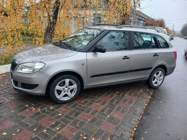 Серый Шкода Фабия, объемом двигателя 1.2 л и пробегом 209 тыс. км за 6500 $, фото 1 на Automoto.ua