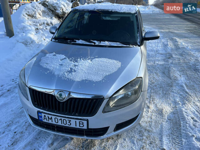 Серый Шкода Фабия, объемом двигателя 1.39 л и пробегом 240 тыс. км за 5600 $, фото 1 на Automoto.ua