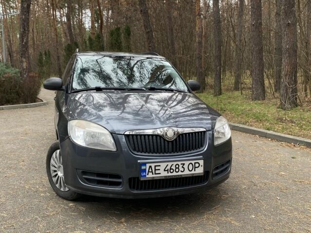 Сірий Шкода Фабія, об'ємом двигуна 1.4 л та пробігом 220 тис. км за 5800 $, фото 1 на Automoto.ua