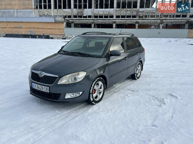 Серый Шкода Фабия, объемом двигателя 1.2 л и пробегом 299 тыс. км за 5300 $, фото 1 на Automoto.ua