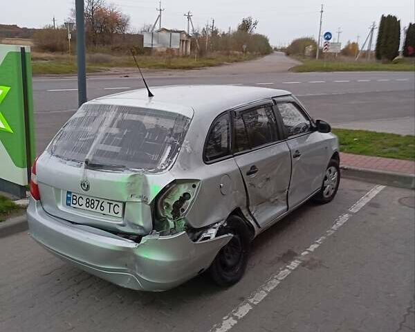 Сірий Шкода Фабія, об'ємом двигуна 1.2 л та пробігом 250 тис. км за 1750 $, фото 1 на Automoto.ua