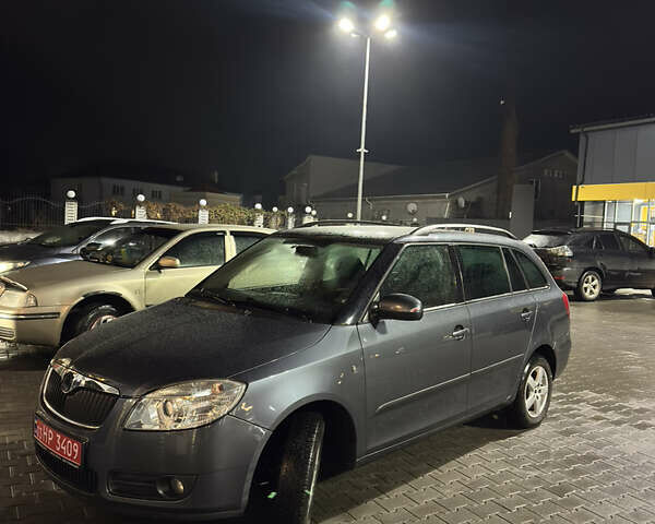 Серый Шкода Фабия, объемом двигателя 1.6 л и пробегом 202 тыс. км за 6500 $, фото 1 на Automoto.ua