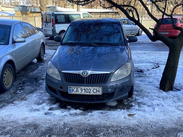 Серый Шкода Фабия, объемом двигателя 1.6 л и пробегом 31900 тыс. км за 2200 $, фото 1 на Automoto.ua