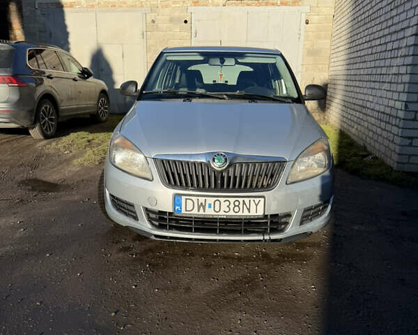 Серый Шкода Фабия, объемом двигателя 1.6 л и пробегом 350 тыс. км за 2499 $, фото 1 на Automoto.ua