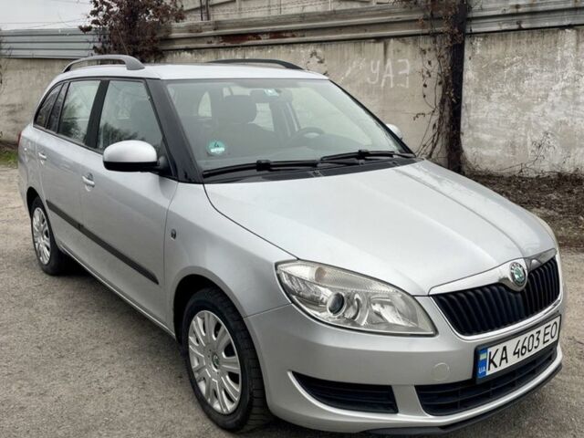 Серый Шкода Фабия, объемом двигателя 1.4 л и пробегом 195 тыс. км за 6000 $, фото 1 на Automoto.ua