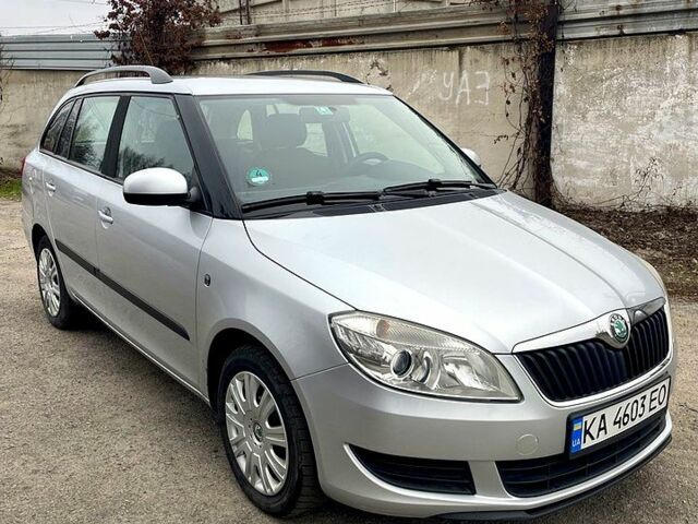 Сірий Шкода Фабія, об'ємом двигуна 1.4 л та пробігом 19500 тис. км за 6000 $, фото 1 на Automoto.ua